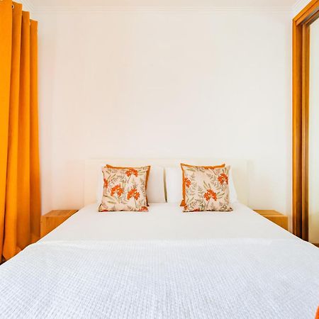 Santo Amaro Beach Family Stays Оейраш Екстер'єр фото