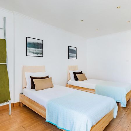 Santo Amaro Beach Family Stays Оейраш Екстер'єр фото