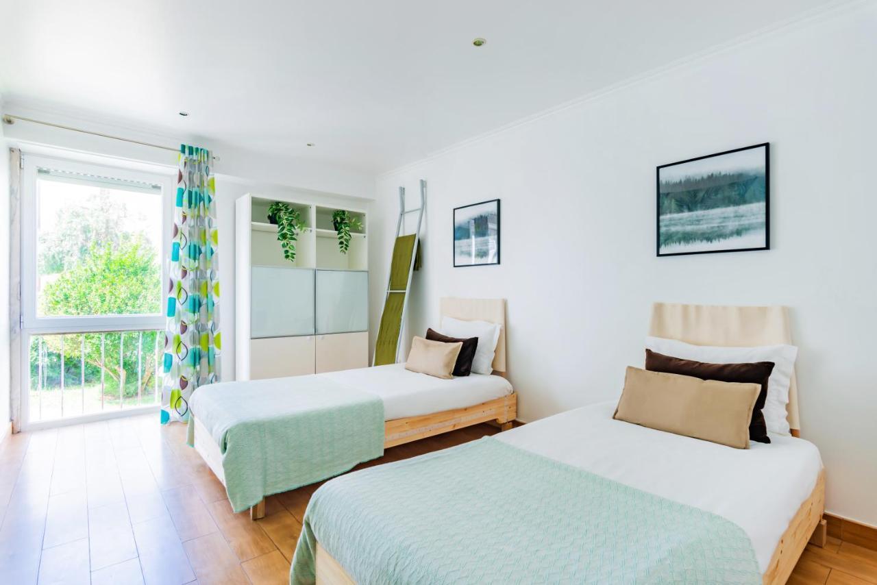 Santo Amaro Beach Family Stays Оейраш Екстер'єр фото