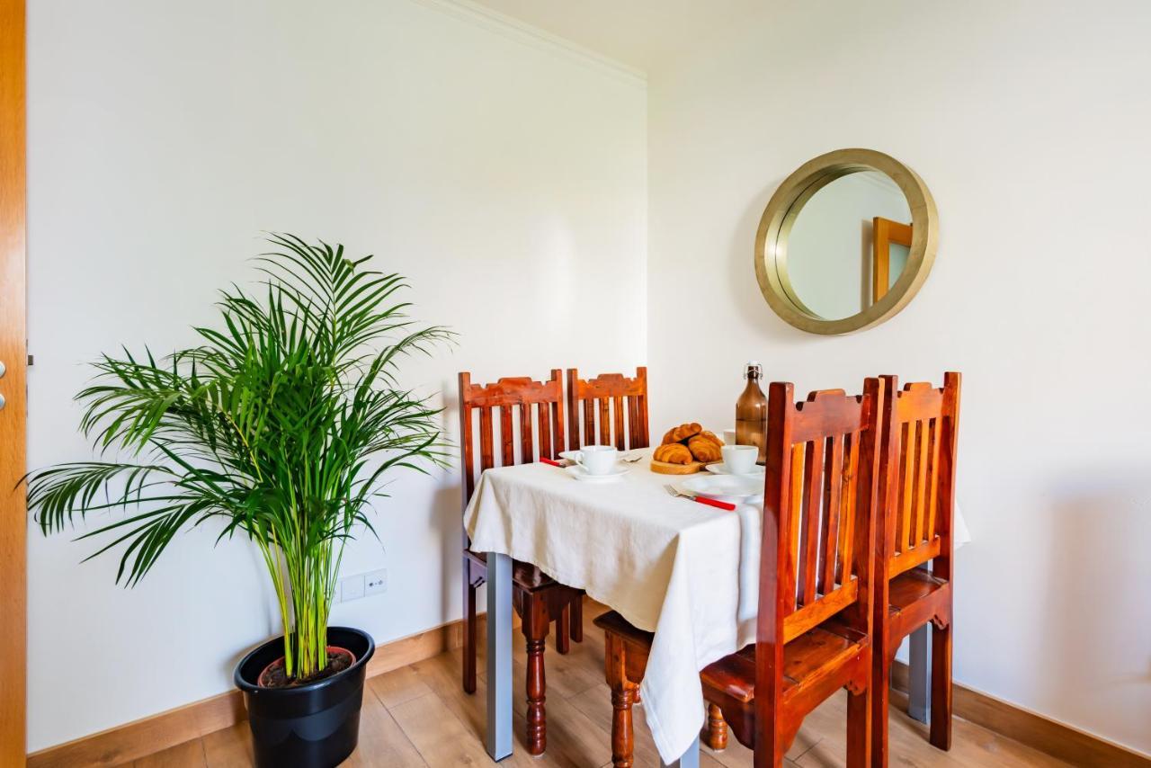 Santo Amaro Beach Family Stays Оейраш Екстер'єр фото