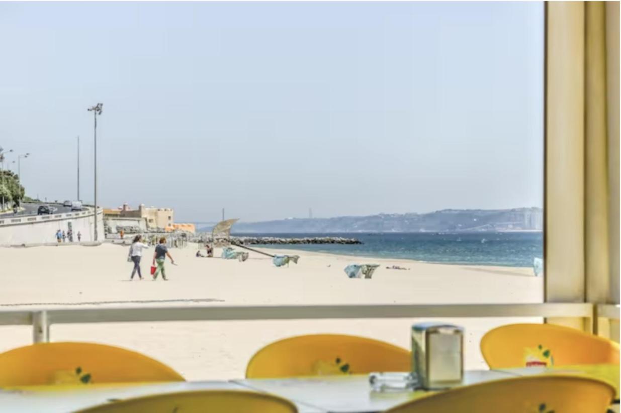 Santo Amaro Beach Family Stays Оейраш Екстер'єр фото